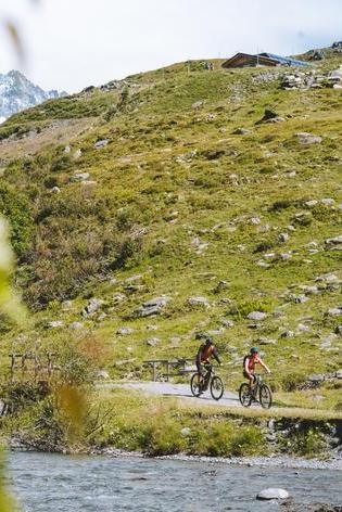 Electric Mountain bike Bivouac at the Jean Pass: A Family Adventure in the Heart of the French Alps