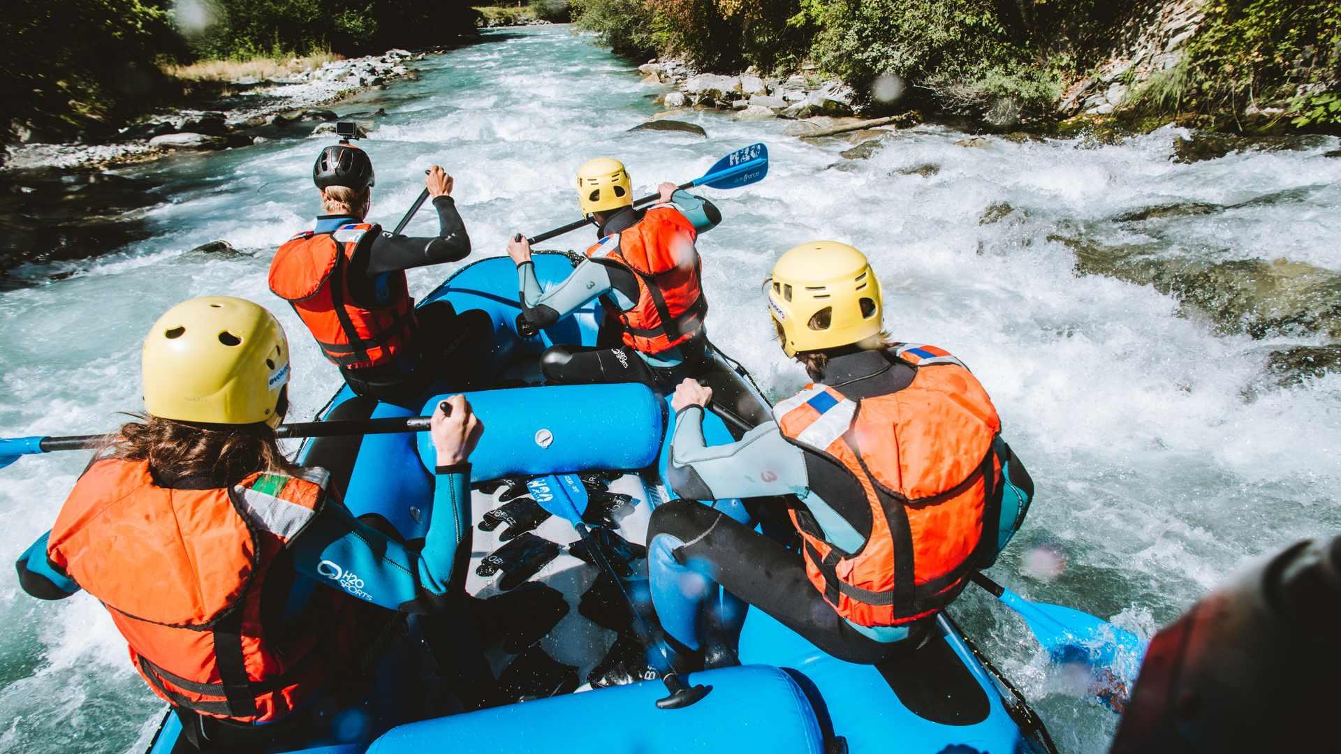 Thrilling Descents and Majestic Landscapes: Discover Rafting in Les 3 Vallées