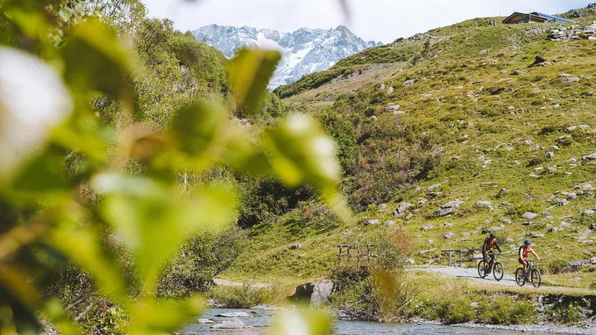 Electric Mountain bike Bivouac at the Jean Pass: A Family Adventure in the Heart of the French Alps