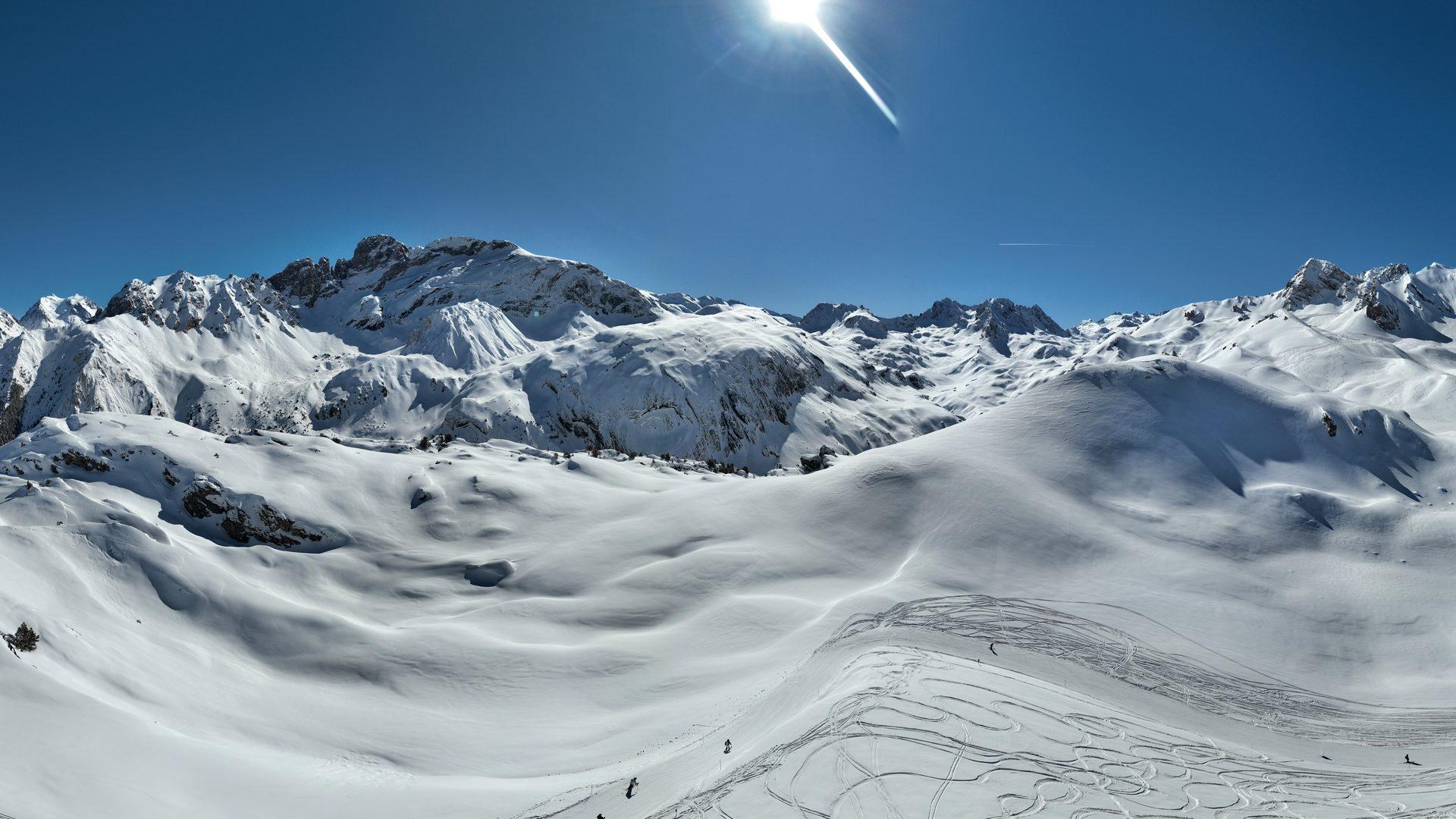 Destination Courchevel Moriond : Un Écrin Ensoleillé au Cœur des 3 Vallées