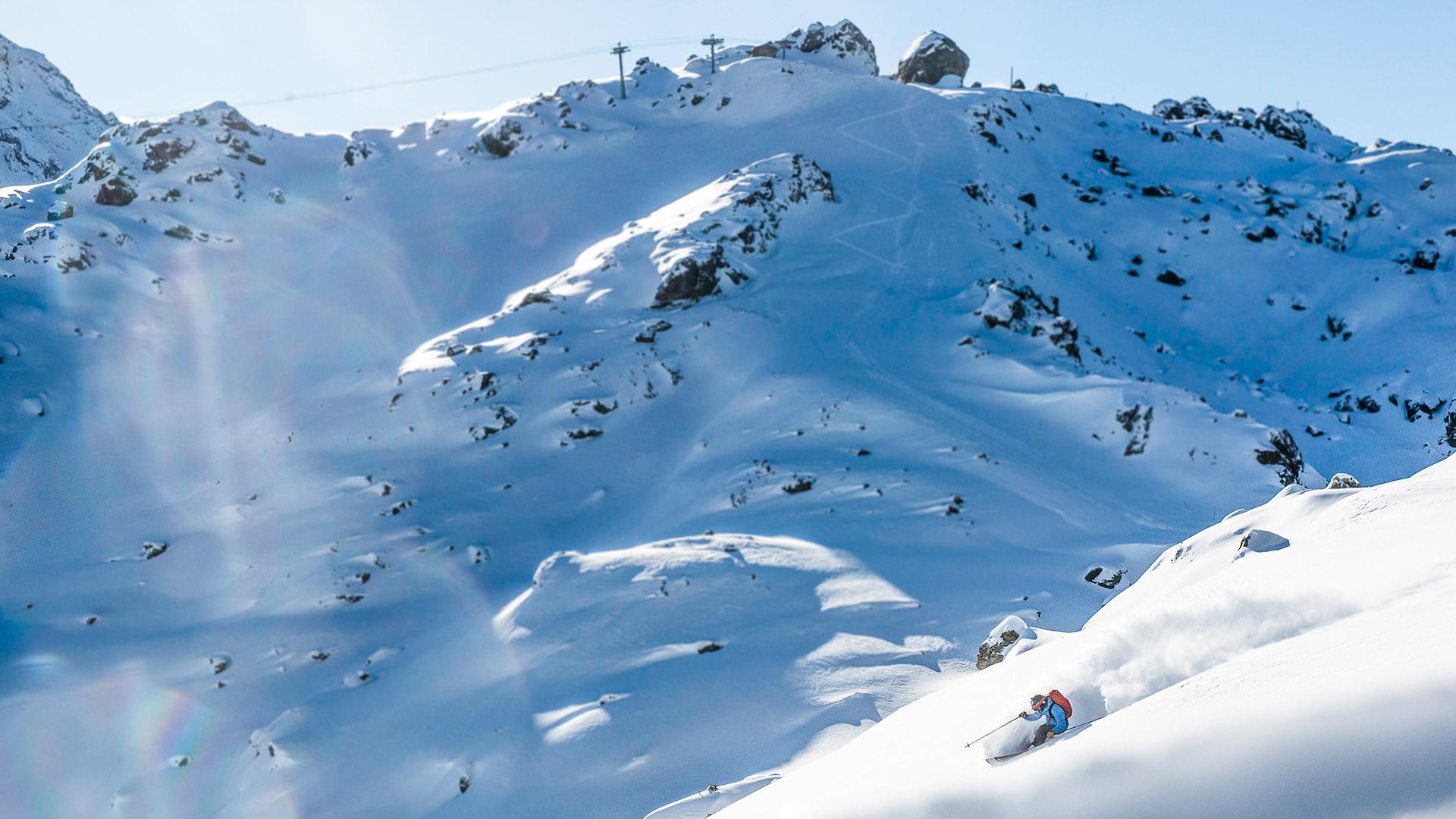 Adult ski lessons and off-piste skiing with the ski school - Les 3 Vallées