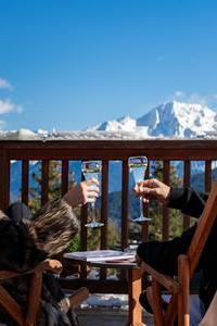 Réservez votre chalet skis aux pieds dans Les 3 Vallées