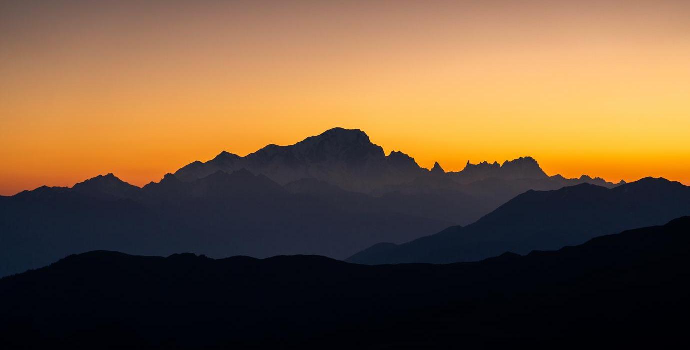 Golden shine on the peaks in Les 3 Vallées