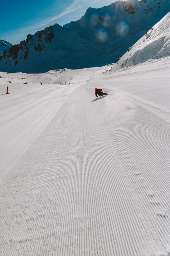 Être le premier sur les pistes grâce aux first track à méribel dans les 3 vallées