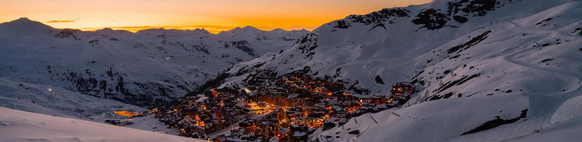 Coucher de soleil sur la station de Val Thorens dans Les 3 Vallées